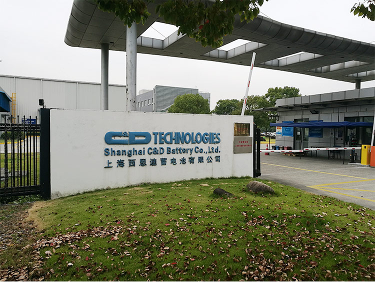 蓄電池廠控制金屬灰塵，可選用水幕型風(fēng)淋室